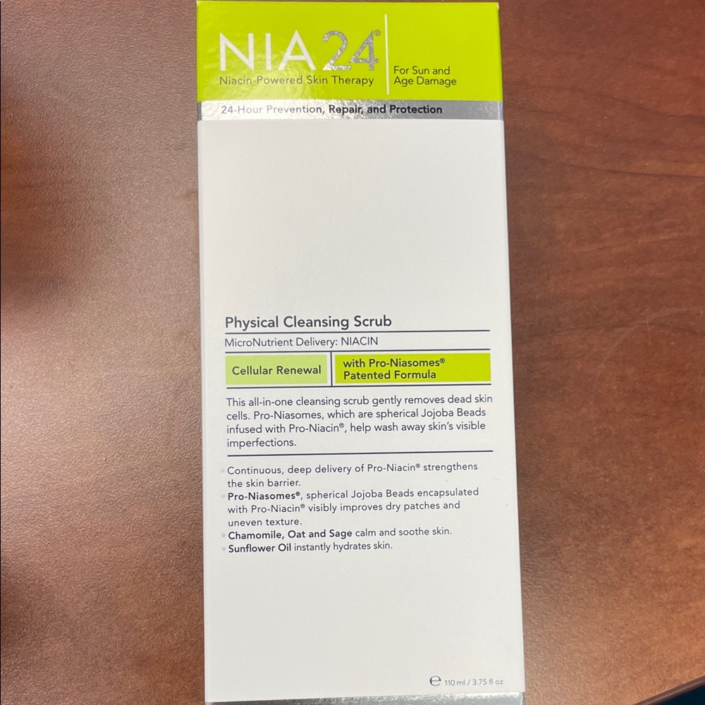 NIA24 Physical Cleansing Scrub